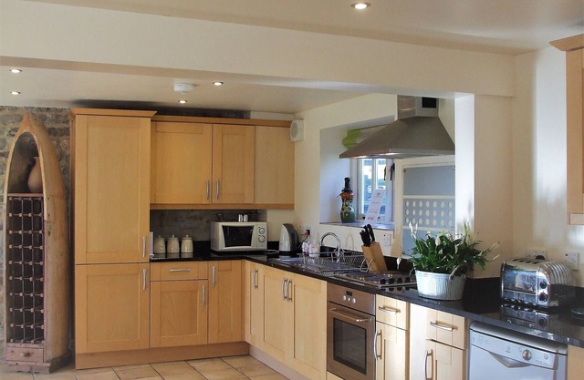 Foxglove Cottage, dog-friendly house by the Peak District with a hot tub