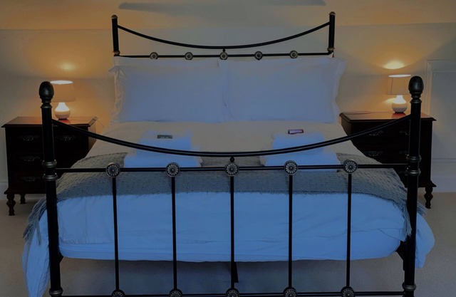 Foxglove Cottage - sleeps 4 guests in 2 bedrooms