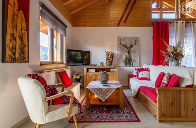 THE COUNTRY COTTAGE
