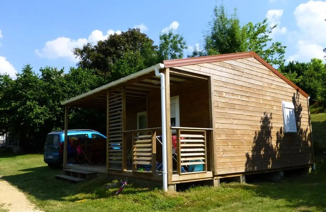 Flower Camping Les Terrasses de Dordogne * - Chalet Charmille Comfort 24-26.5m2 (2 bedrooms) - Covered terrace 12m2 - TV 4 persons