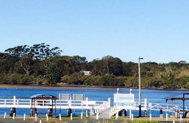 Frasers Cottage - close to Laurieton shops and club