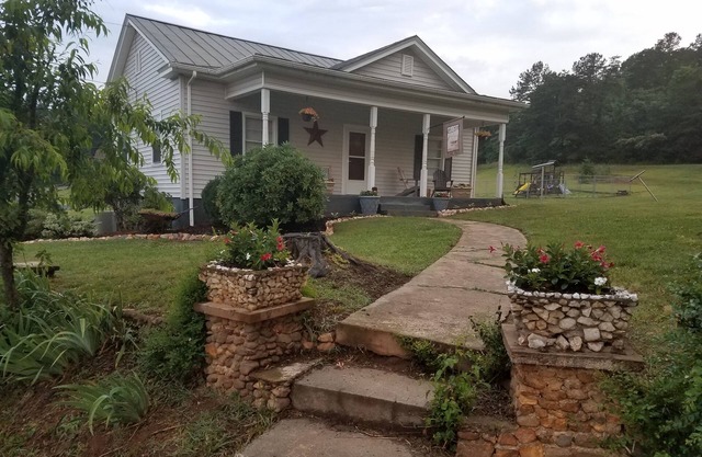 Frazier 102, A Fully Restored Historic Home