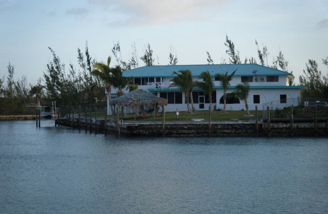 Free boat docks, 10 Bedroom, 10 Bath, Canal Front And Short Walk To Taino Beach