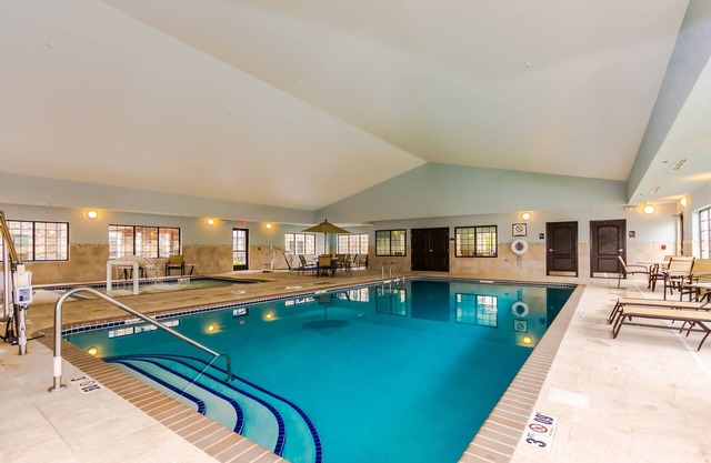 Free Breakfast. Indoor Pool & Hot Tub. 2 Min Drive to University of North Dakota.