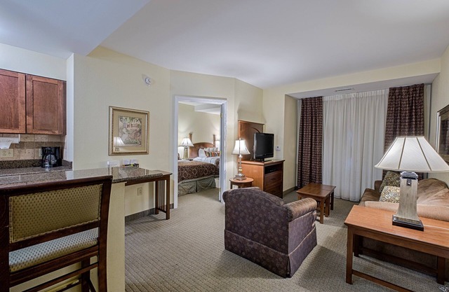 Free Breakfast. Indoor Pool. Gym. Near Hersheypark!