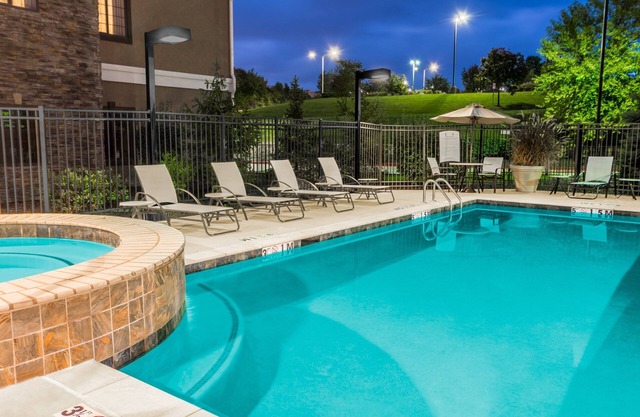 Free Breakfast. Outdoor Pool & Hot Tub. Great for Business Travelers!