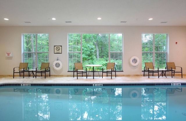 Free Breakfast. Pool & Hot Tub. Quick Drive to Rutgers University!