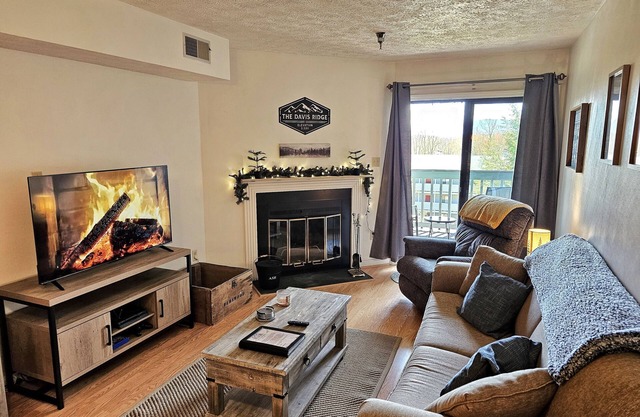 Free Firewood, Mt Views, Skiing, Heated Pool