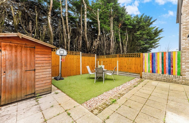 *Free Parking* Sleeps 8 *Barnet* North London* With Large Garden