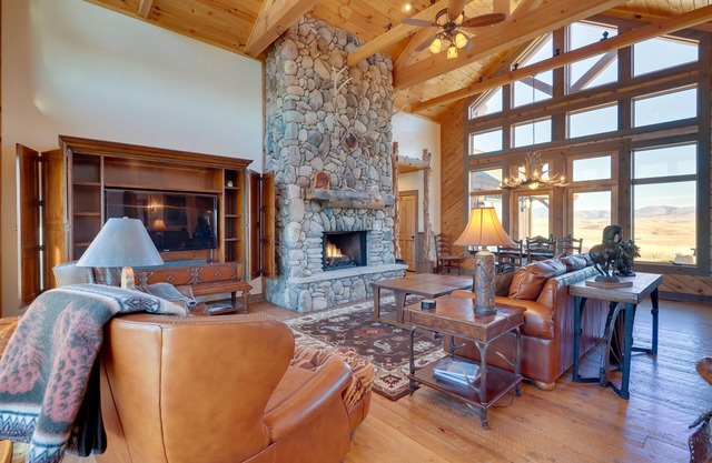 'Free Spirit Ranch' w/Hot Tub & Mountain Views