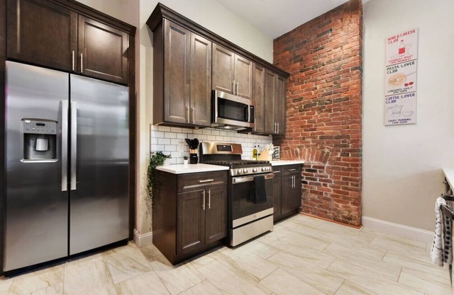 FreeParking+BBQ+Netflix Near Shops in East Liberty