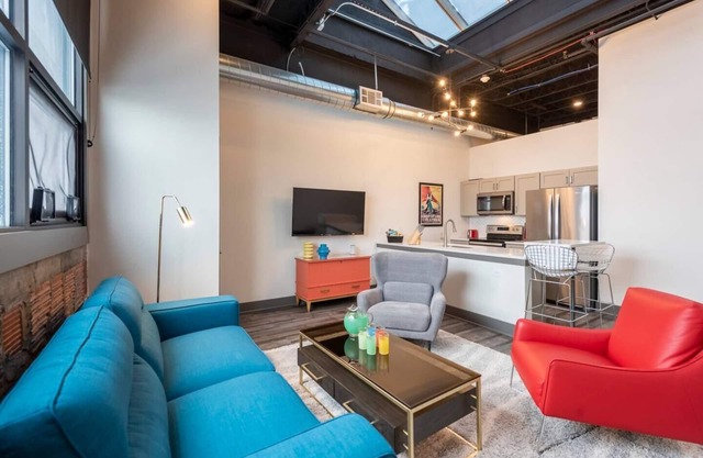 Fresh, Sleek, and Contemporary Executive Apartment
