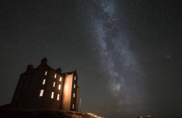 FRESWICK CASTLE, pet friendly, with open fire in John O Groats