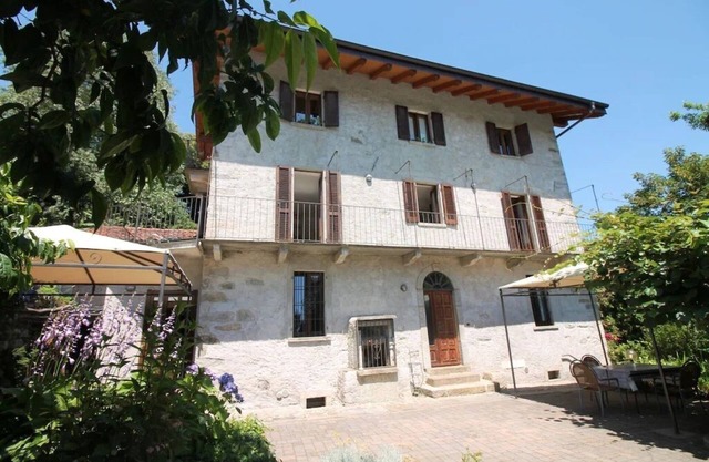 Frey House apt. 1, 2 and 3 at Lake Orta with pool and garden
