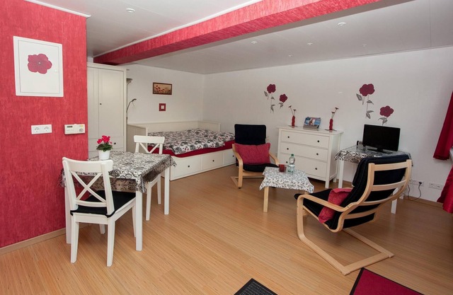 Friendly and bright apartment in a quiet residential area