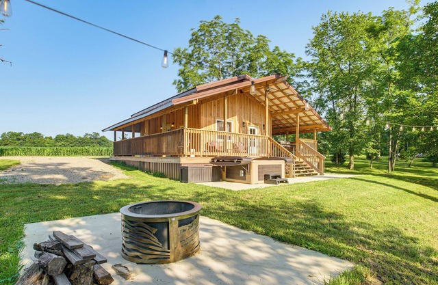 'Friends & Family' Rental Cabin w/Hot Tub!