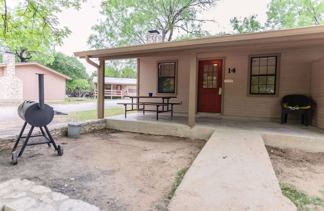 Frio Country Resort - Within walking distance to the Frio River!