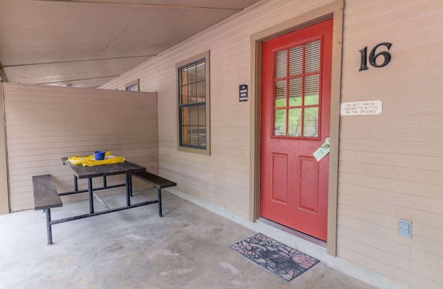Frio Country Resort - Within walking distance to the Frio River!