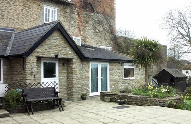 FRODOS, with a garden in Henstridge