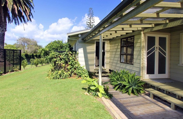 Front Bach Hideaway - Hahei Holiday Home