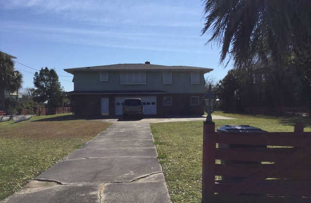 Front Beach Beautiful View 3 Bedroom Home