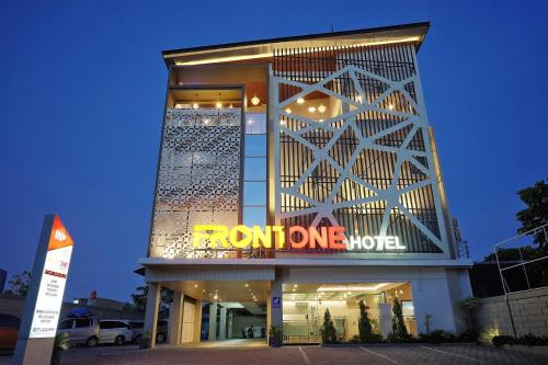 Front One Hotel Sragen