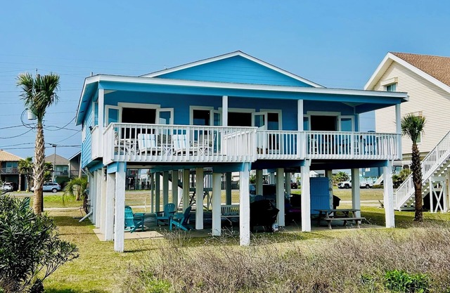 FRONT/ONLY ROW! TWO BEACH FRONT BEDROOMS WITH DIRECT ACCESS TO THE DECK!