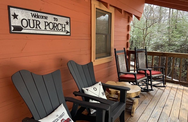 Front Porch Vista – Smoky Mountain Escape 2-Bedroom with Views & Family Comfort