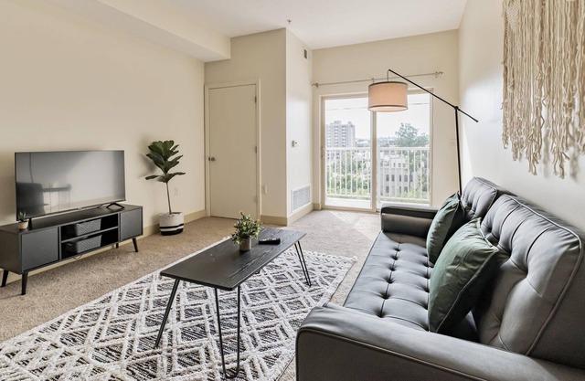 Frontdesk | 1 BR Apt near Phipps Conservatory