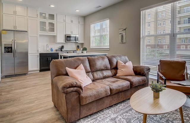 FRONTDESK 500 West Trade Apts Fourth Ward Charlotte