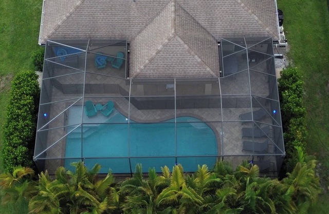 Ft Myers-Lehigh Acres/Saltwater Electric Heated Pool + 3 Waterfalls/Hot Tub