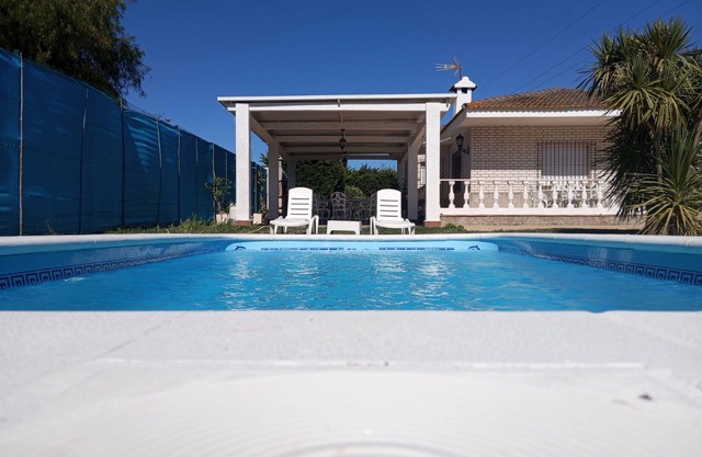 FUENTES DEL COLORAO - Charming house with elevated pool and free WiFi