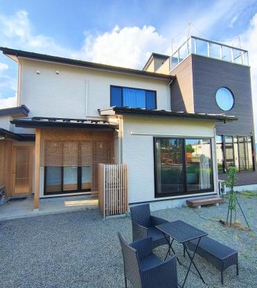 Fujiyoshida house, 2 toilet 2 bathroom, Mt Fuji view, 4 living room, free parking 5 cars, projector, washmachine, pet ok