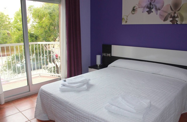 FULL APARTMENT OUTSIDE 20 'FROM BARCELONA. HUTB-017731.