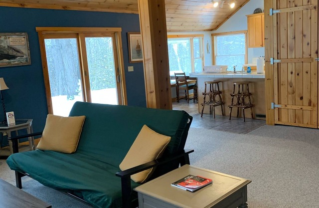 Full Home Rental on Paradise Lake. 2 Acres/60 ft of Lakefront & Private Dock