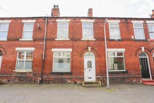 Full House to rent in the village of Romiley