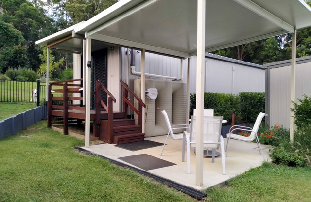 Fully equiped unit on residential acreage. Minutes to river, beaches and shops.