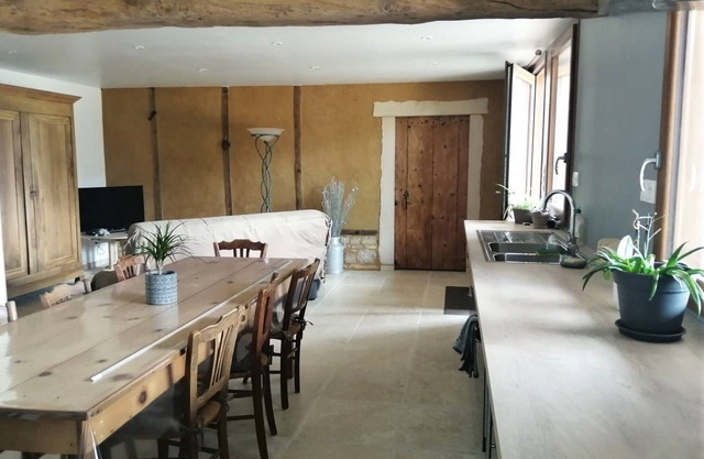 Fully equipped gîte in renovated farmhouse - Sleeps 8 - Swimming pool