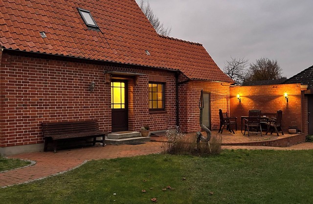 Fully equipped vacation home for up to 6 people. Dog friendly!