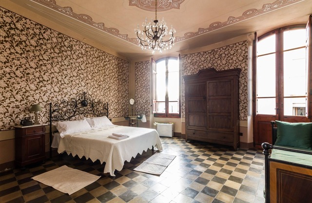 fully frescoed home in Sardinia