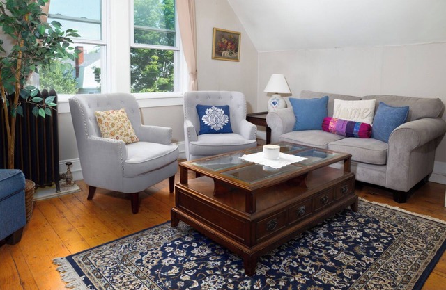 Fully Furnished 2bdrm/Pet Friendly!