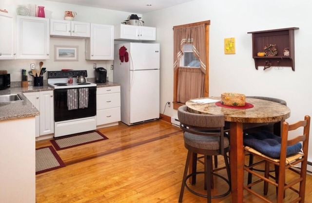 Fully furnished/everything included/Pet Friendly!