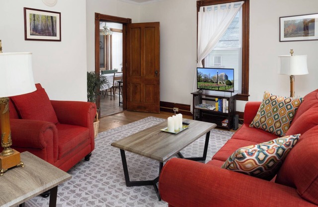 Fully furnished/Pet Friendly!