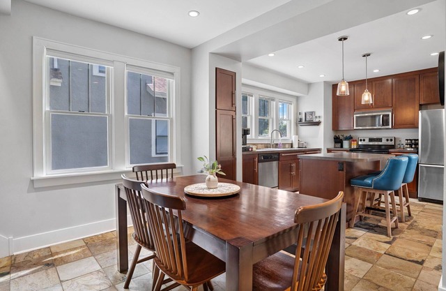 Fully Loaded Entire Home, Fast Wi-Fi, and Pet Friendly, Fenced Backyard