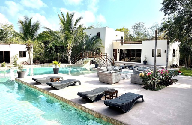 FULLY Private 3-Villa Estate with HUGE Pool Oasis,Concierge Service✭