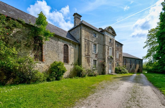 Fully renovated 17th-century manor house, ideal for a group of friends.