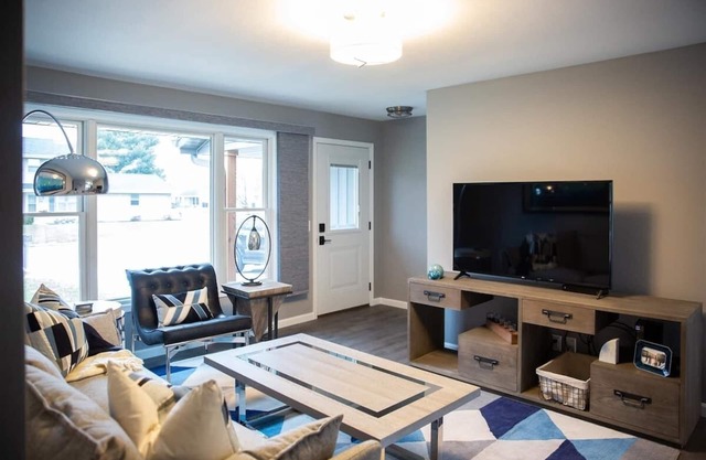Fully Renovated 2BR 1BA Gorgeous Executive Home