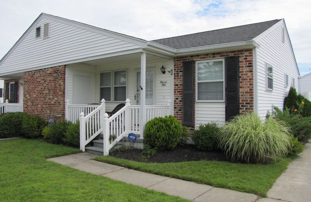 Fully Renovated 3 BR/2 bath home - Now booking for 2025!