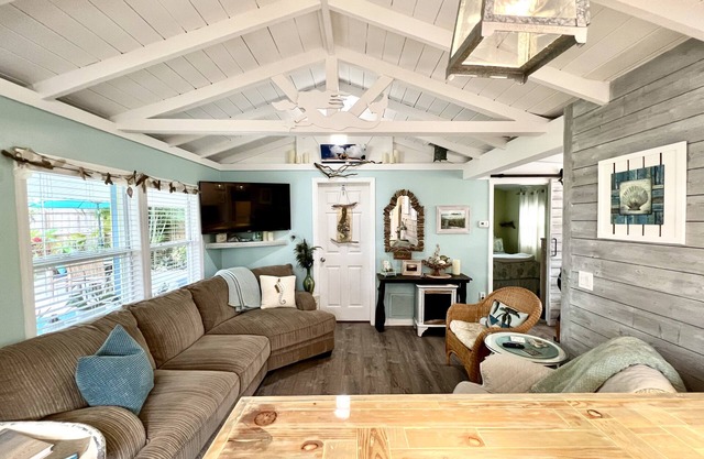 FULLY RENOVATED BEACH BUNGALOW! A COUPLES very own COZY and PRIVATE paradise.