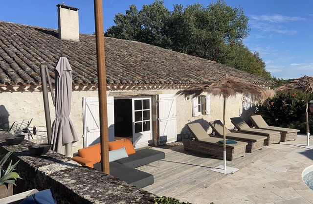 Fully renovated farmhouse, swimming pool, 33-hectare estate, 3 terraces
